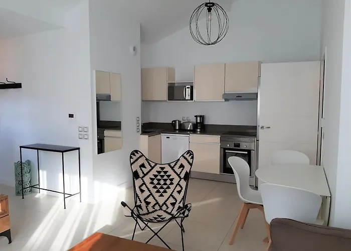 Apartman De Standing Au Coeur De Saint-jean-de-luz, A 200m De La - Fr-1-239-595 *