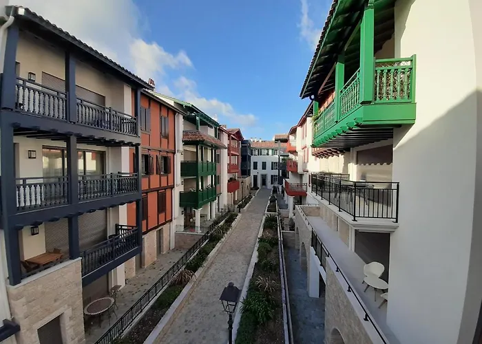 De Standing Au Coeur De Saint-jean-de-luz, A 200m De La - Fr-1-239-595